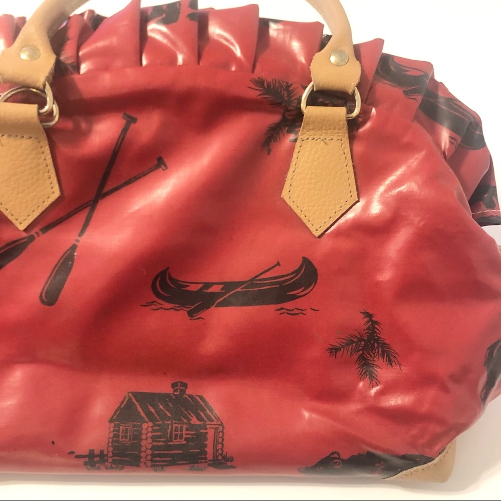 80’s 90’s novelty print scalloped vinyl outdoor themed purse